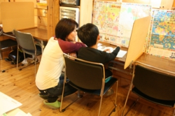 寺子屋きくち。茨城県ひたちなか市のアットホームな学習塾。家でやるより集中できるという生徒さんの声。