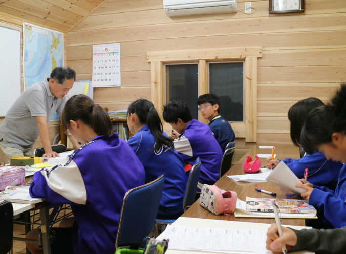 寺子屋きくち。茨城県ひたちなか市のアットホームな学習塾。英語クラスでは外国人の人と話したい!いろんな国に行ってみたいという生徒さんの声。