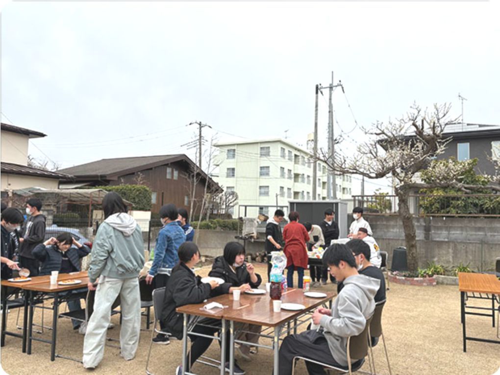 寺子屋ひたちなか‗フェアウェルパーティーで、自分で作ったピザをいただきます!